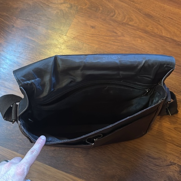 Kenneth Cole Reaction laptop messenger shoulder bag - Picture 2 of 6